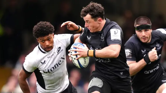 Henry Arundell carries the ball for Bath