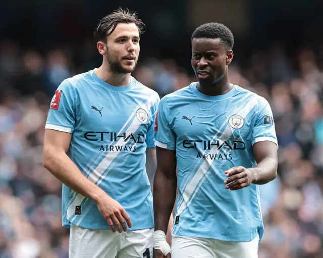 Nico Gonzalez speaks with Marc Guehi