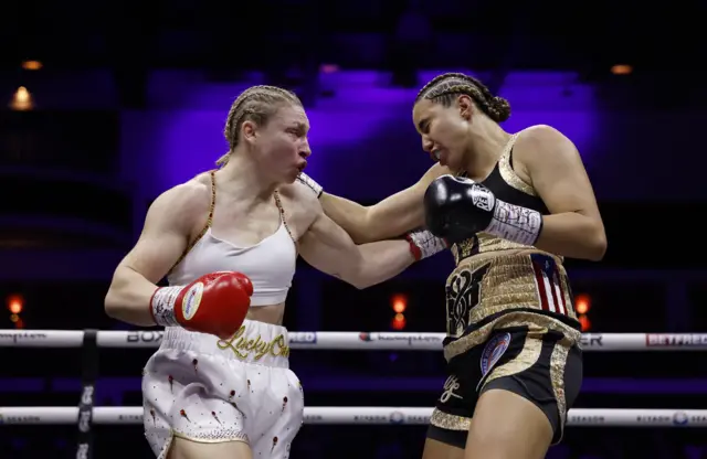 Lauren Price punches Stephanie Pineiro
