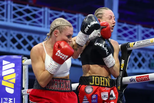 Shannon Courtenay punches Sasha Booker