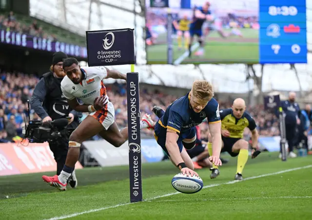Tommy O'Brien scores a try