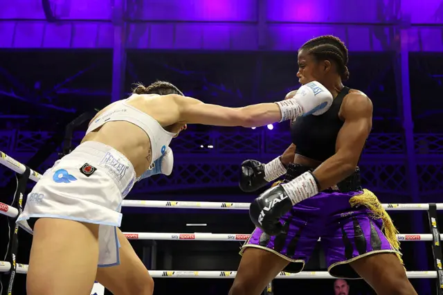 Terri Harper lands a punch on Caroline Dubois
