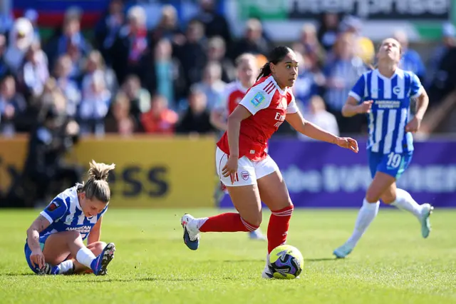 Olivia Smith of Arsenal runs with the ball