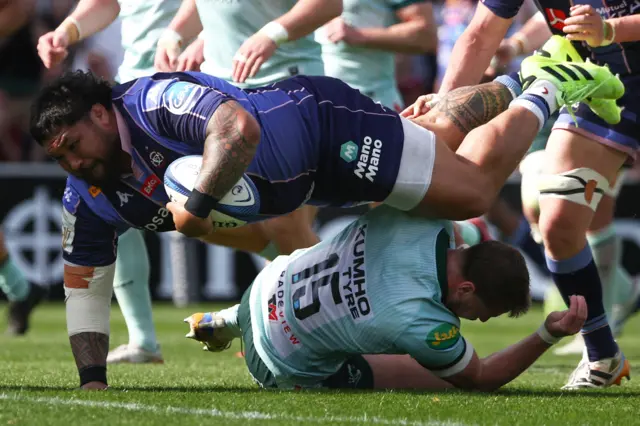 Ben Tameifuna scores