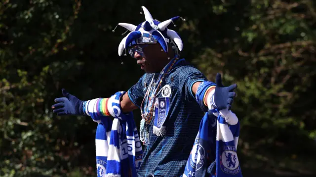 Basil arrives with his Chelsea regalia