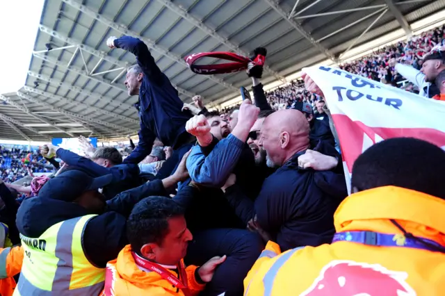 Lincoln fans celebrate