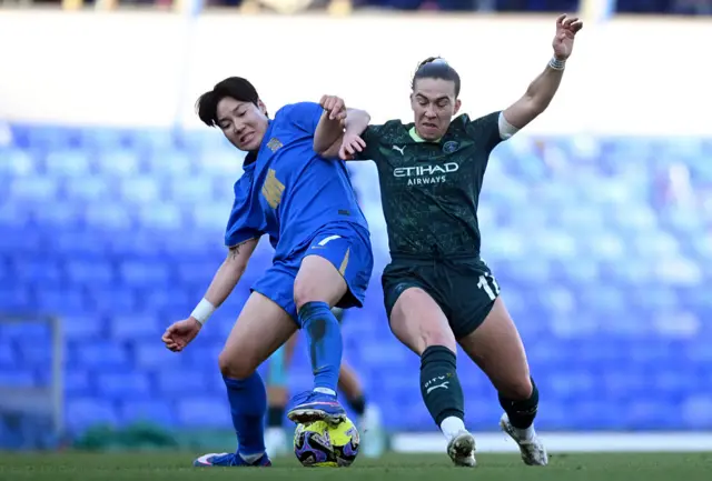 Geum-min and Coffey battle for the ball