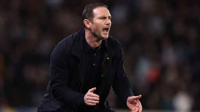 Coventry boss Frank Lampard tries to encourage his team