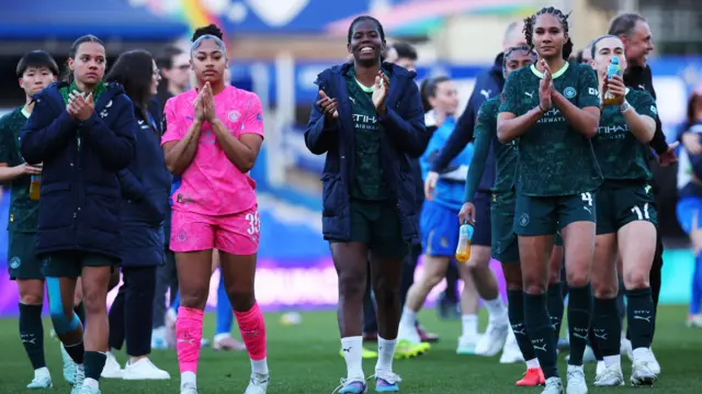 Ciuty players clap the fans at full time