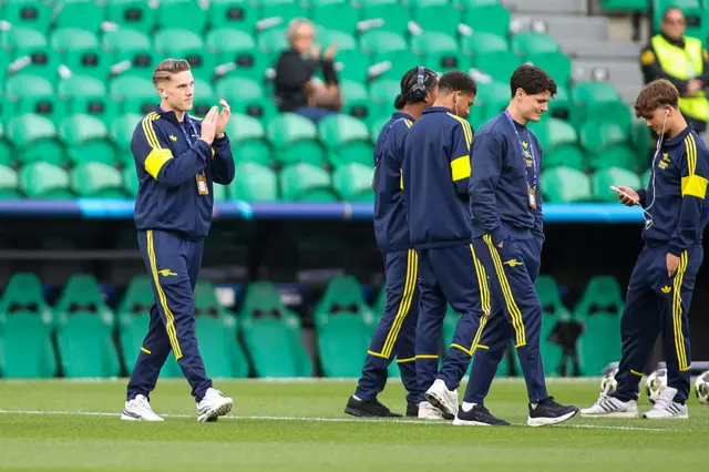 Arsenal's Viktor Gyokeres checks out the pitch