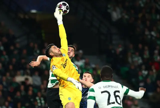 Rui Silva tries to catch the ball.