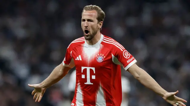 Kane celebrating