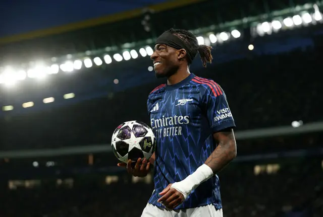 Noni Madueke of Arsenal carries to the ball towards the corner flag during the UEFA Champions League 2025/26 Quarter-Final First Leg match between Sporting Clube de Portugal and Arsenal FC at Estadio Jose Alvalade on April 07, 2026 in Lisbon, Portugal