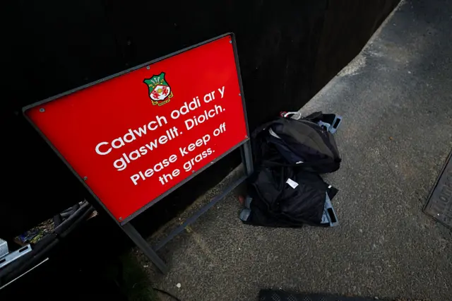 Keep off the grass sign at Wrexham