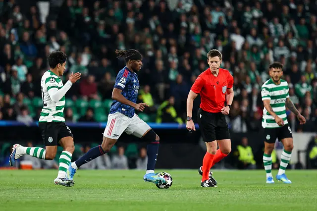 : Noni Madueke of Arsenal dribbles past João Simões of Sporting CP