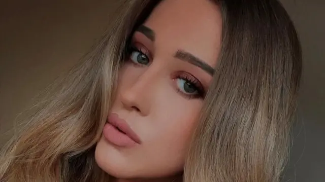 Rosie poses for a selfie wearing pink eye shadow