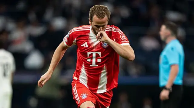 Kane celebrating