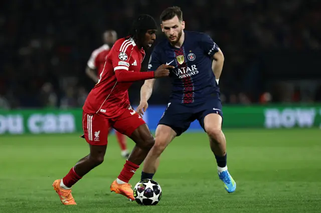 Jeremie Frimpong (L) fights for the ball with Paris Saint-Germain's Georgian forward Khvicha Kvaratskhelia