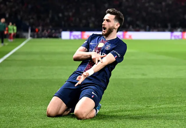 Khvicha Kvaratskhelia of Paris Saint-Germain celebrates