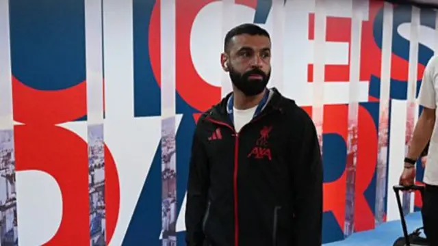 Mo Salah arrives for the PSG- Liverpool game
