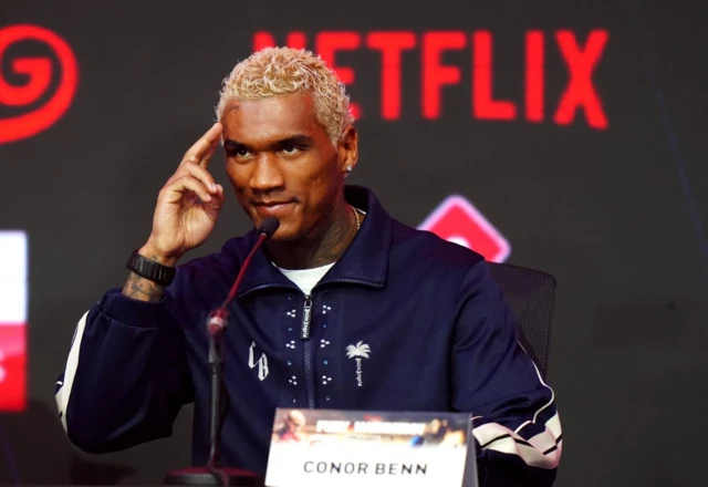 Conor Benn salutes