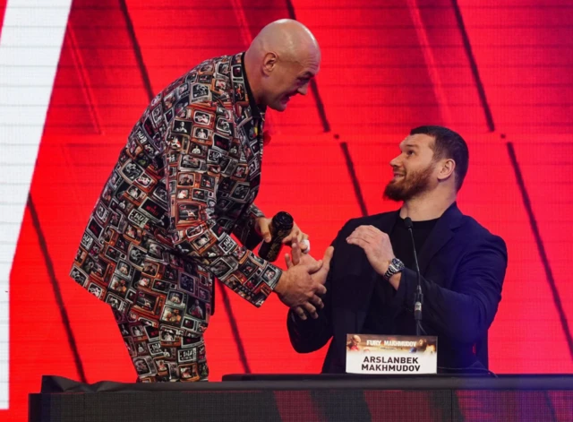 Tyson Fury shakes the hand of Arslanbek Makhmudov