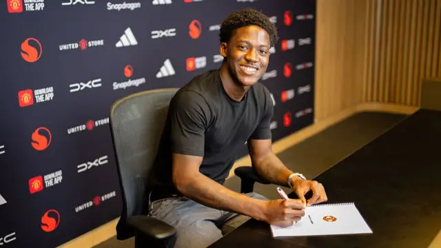 Kobbie Mainoo signs a new deal