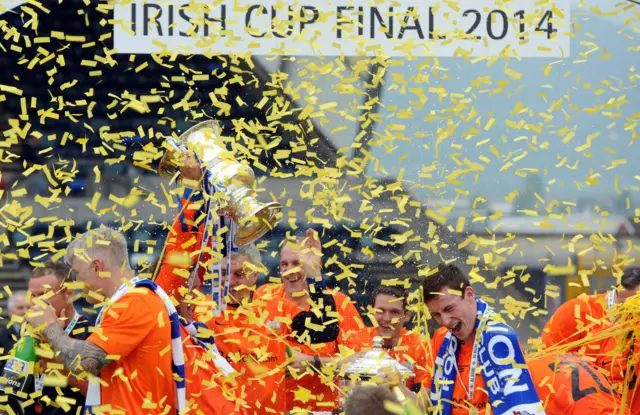 Ballymena v Glenavon Irish Cup Final Glenavon captain Kris Lindsay lifts the trophy after todays game at Windsor park in Belfast.