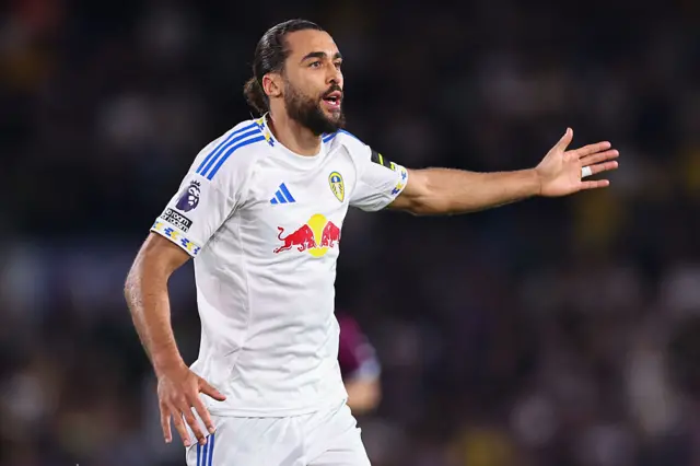 Calvert-Lewin waves his arms in frustration