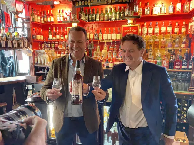 Russell Findlay at Canny Man's pub in Edinburgh with Shadow Chancellor Mel Stride