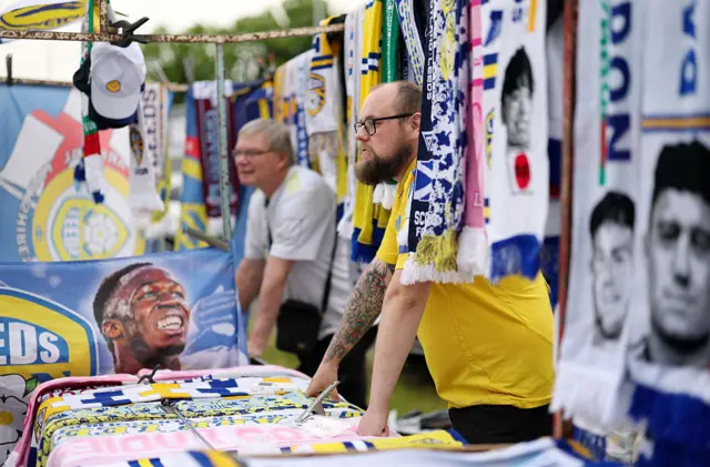 Leeds fan selling scarves