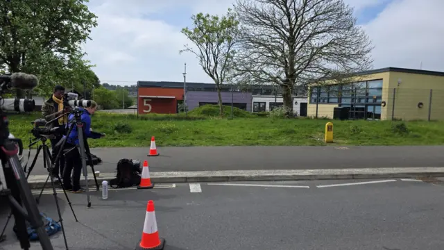 A line of press outside of Oakwood Primary School.