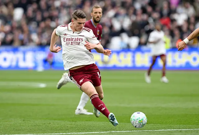Viktor Gyoekeres of Arsenal passes the ball