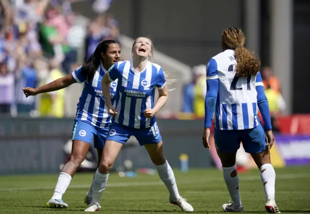 Nadine Noordam celebrates