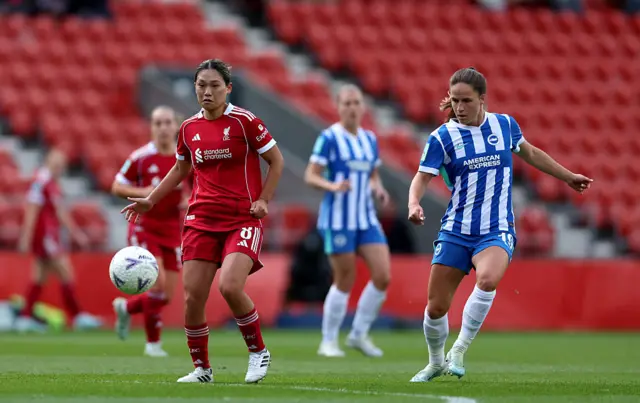 Marisa Olislagers passes the ball