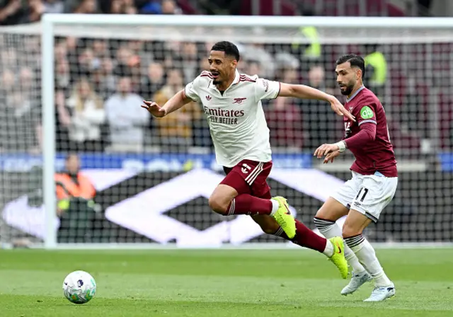 William Saliba of Arsenal is challenged by Taty Castellanos of West Ham United