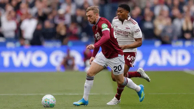 Bowen dribbles away from Skelly