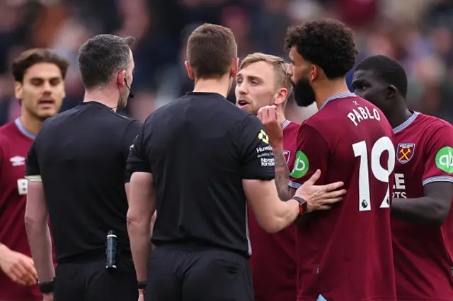 Pablo and Jarrod Bowen of West Ham United confront Referee, Chris Kavanagh