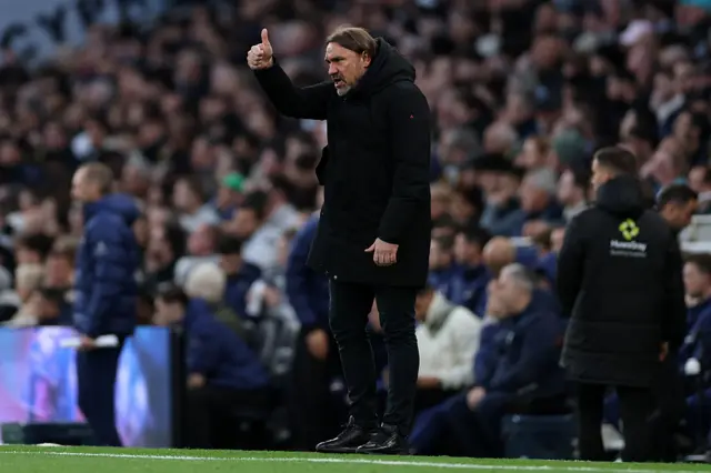 Farke gives a thumbs up