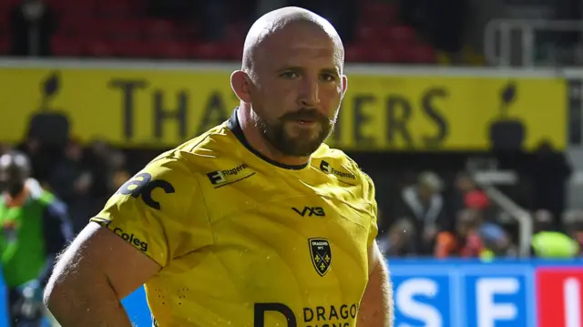 Dragons prop Dillon Lewis