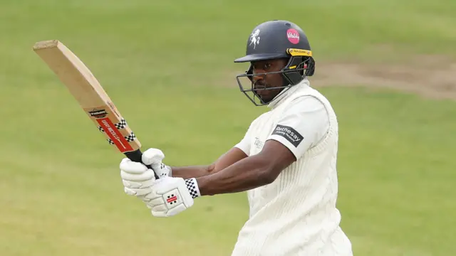 Kent batter Tawanda Muyeye