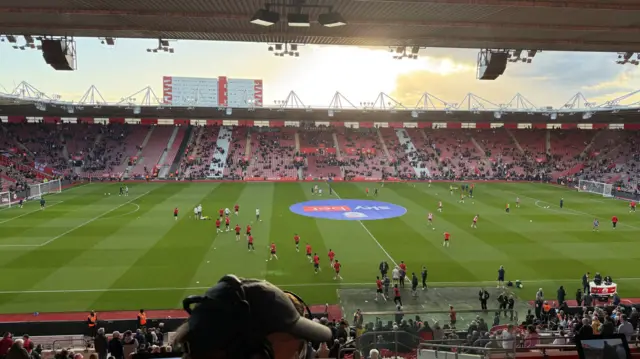 Southampton and Middlesbrough come out to warm up