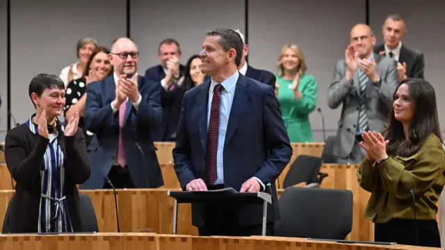 Rhun ap iorwerth yn y siambr