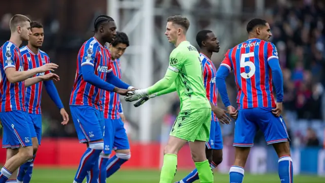 Jaydee Canvot, Dean Henderson of Crystal Palace during the Premier League match between Crystal Palace and Everton