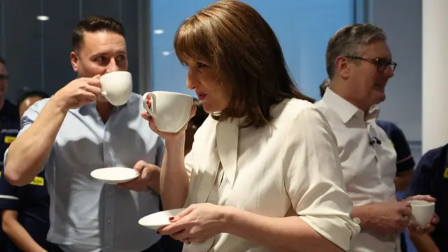 Britain's Chancellor of the Exchequer Rachel Reeves (C), Britain's Health Secretary Wes Streeting (L) and Britain's Prime Minister Keir Starmer hold hot drinks as they talk with Nurses during a visit to University College London Hospital in London, on November 26, 2025