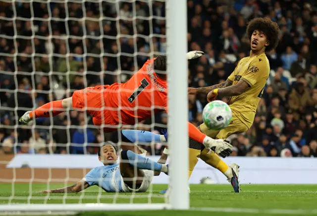 Savinho (C) watches his shot pass Crystal Palace's English goalkeeper Dean Henderson