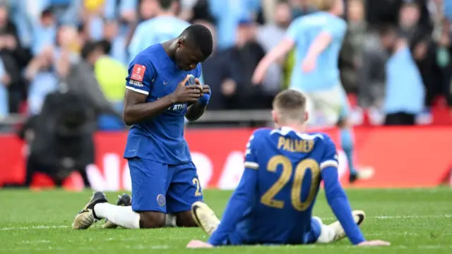 Enzo Caicedo looks dejected