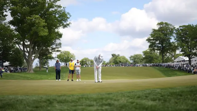 Bob MacIntyre putts on seventh green
