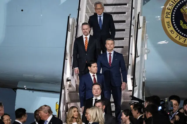 US officials descending from Air Force One