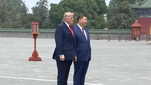 Trump and Xi pose for a photo